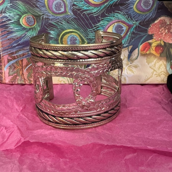 Elegant Silver Cuff Bracelet - Picture 2 of 3